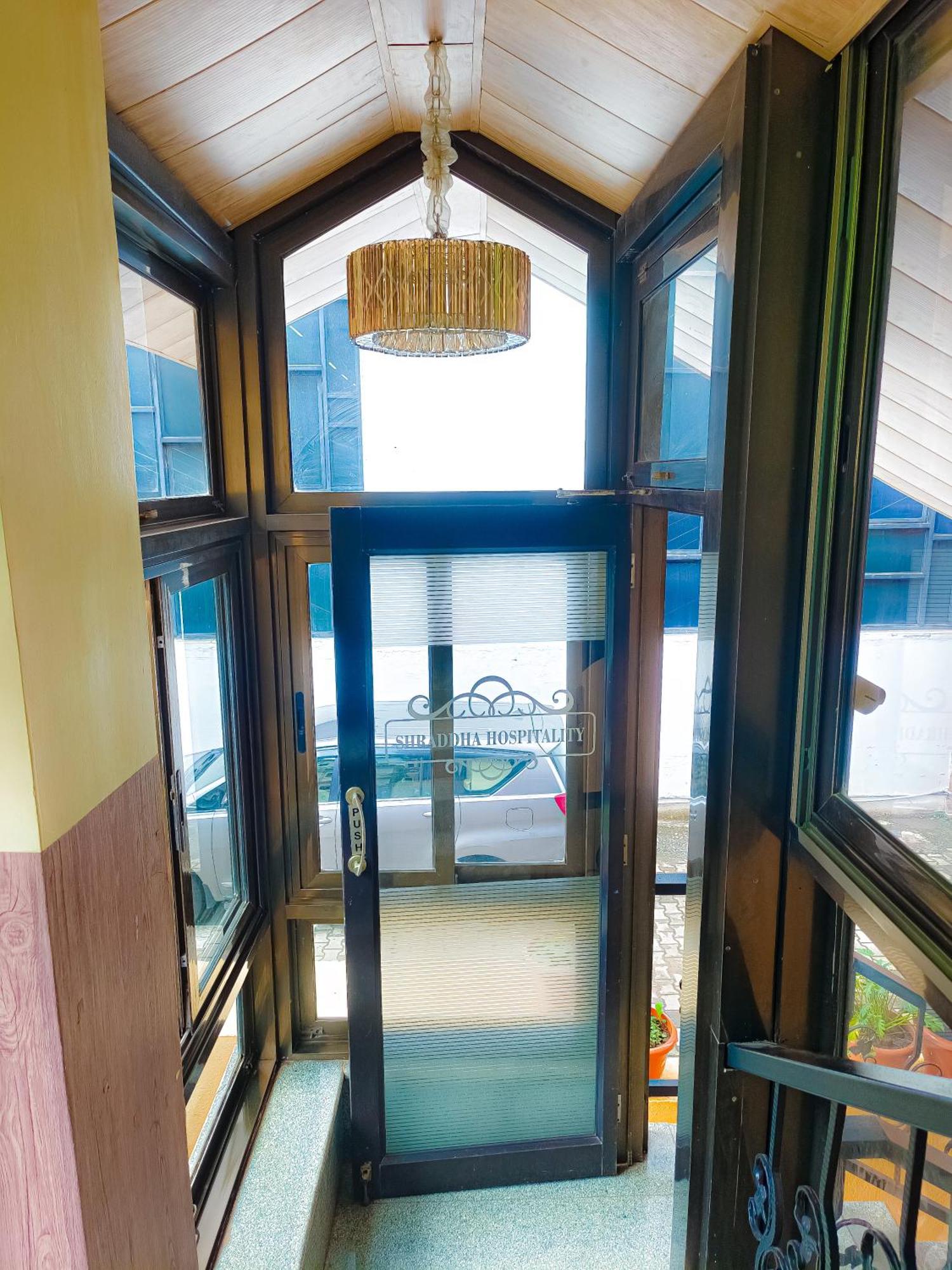Shradha Luxury Room 卡兰古特 外观 照片