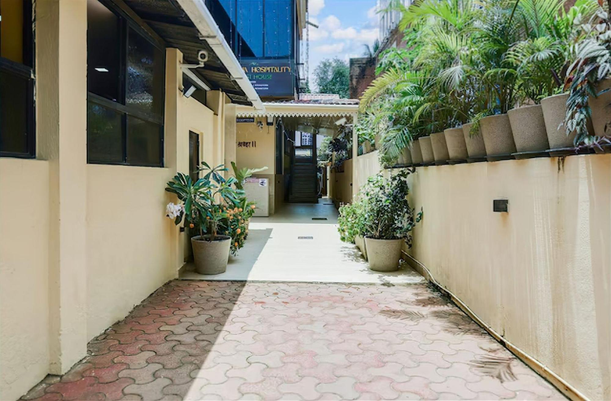 Shradha Luxury Room 卡兰古特 外观 照片